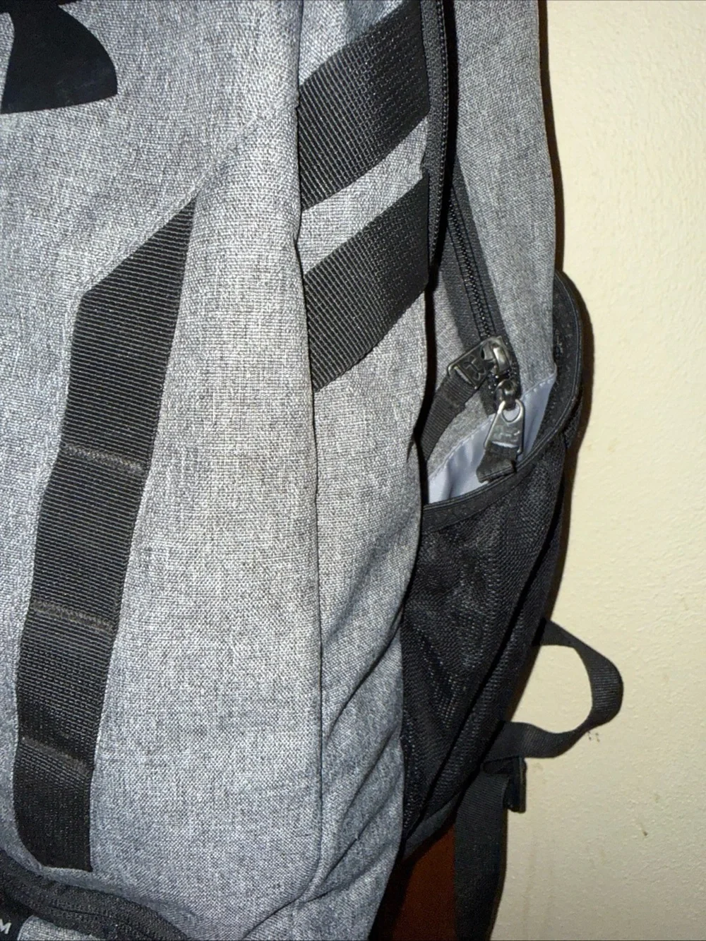 Under Armour Hustle 5.0 Backpack 1361176 Gray/Black UNISEX